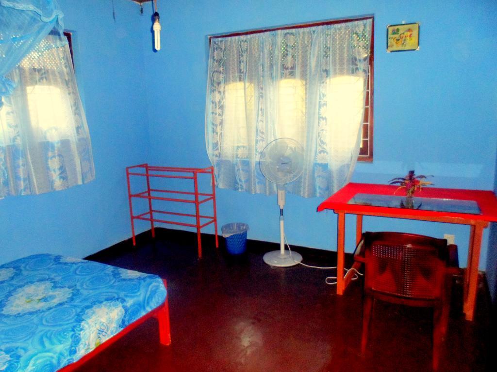 Hikkaduwa Home Stay Стая снимка